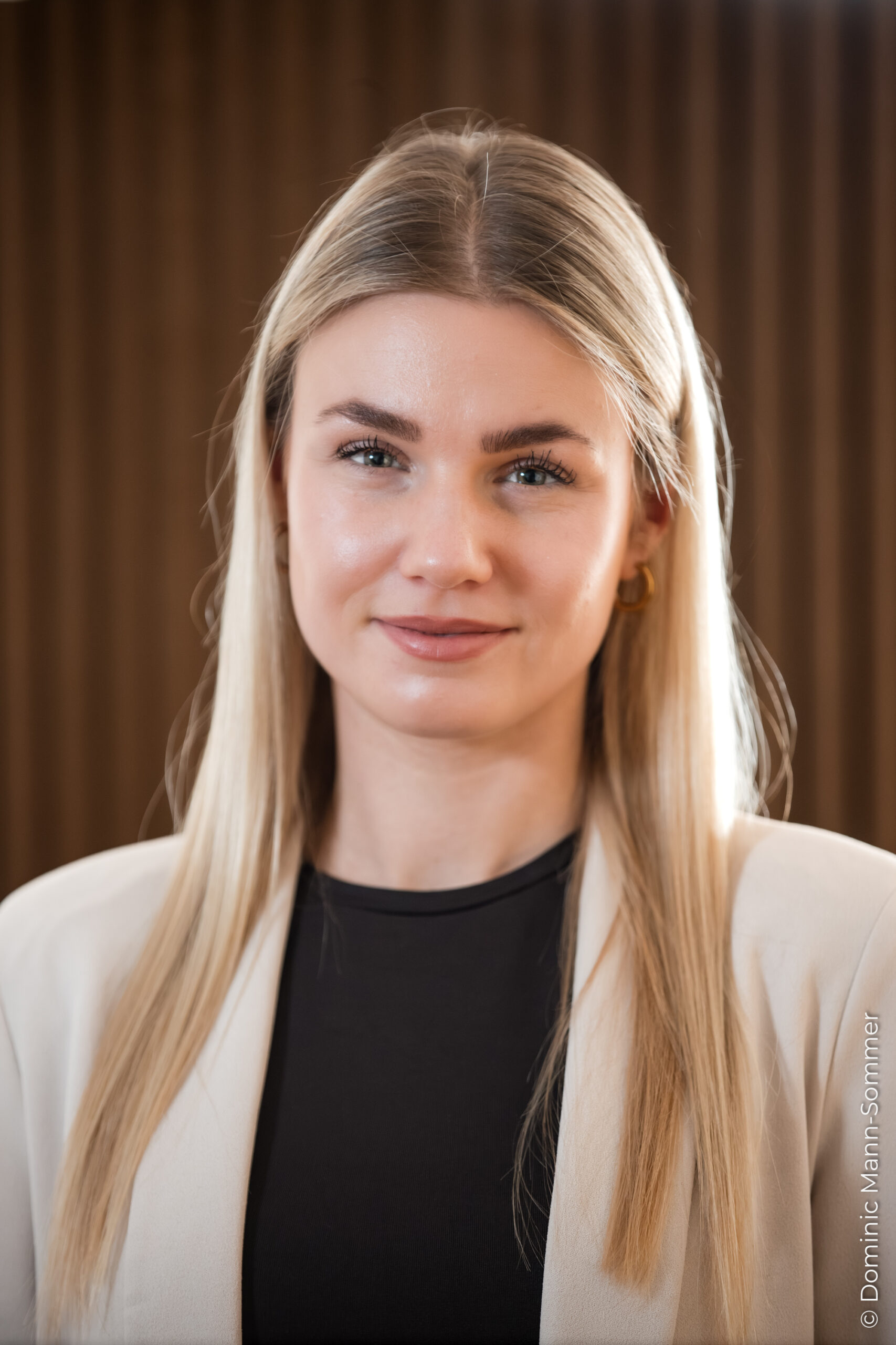 Authentische Business-Porträts – Beispielaufnahme von Melina K.